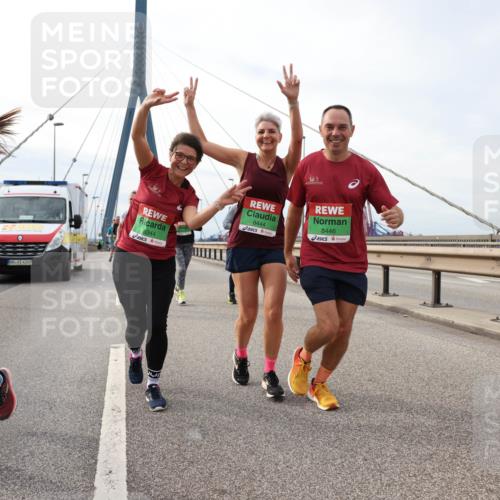 03.10.2025 - Köhlbrandbrückenlauf Lena Gebhardt http://msf.ph/oto/9204706 03.10.2025 15:58:07 Position 2 252, 4249, 8344, 8444, 8446 meine-sportfotos.de