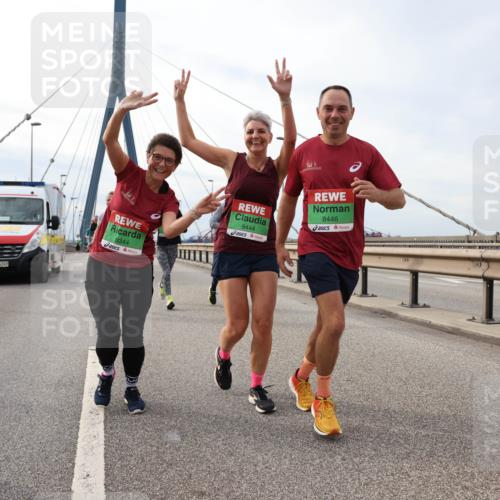 03.10.2025 - Köhlbrandbrückenlauf Lena Gebhardt http://msf.ph/oto/9204708 03.10.2025 15:58:07 Position 2 4249, 8344, 8444, 8446 meine-sportfotos.de