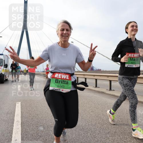 03.10.2025 - Köhlbrandbrückenlauf Lena Gebhardt http://msf.ph/oto/9204719 03.10.2025 15:58:09 Position 2 4249, 9443, 8218 meine-sportfotos.de