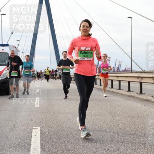 03.10.2025 - Köhlbrandbrückenlauf Lena Gebhardt http://msf.ph/oto/9204726 03.10.2025 15:58:11 Position 2 1, 3, 4249, 8614 meine-sportfotos.de