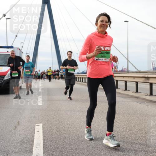 03.10.2025 - Köhlbrandbrückenlauf Lena Gebhardt http://msf.ph/oto/9204728 03.10.2025 15:58:11 Position 2 4249, 8614 meine-sportfotos.de
