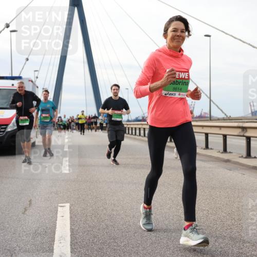 03.10.2025 - Köhlbrandbrückenlauf Lena Gebhardt http://msf.ph/oto/9204729 03.10.2025 15:58:12 Position 2 4249, 8614 meine-sportfotos.de