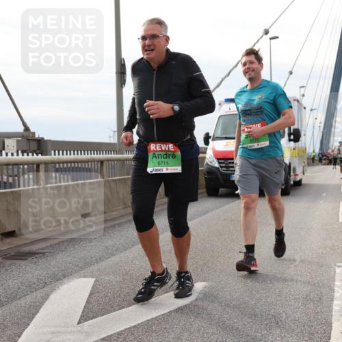03.10.2025 - Köhlbrandbrückenlauf Lena Gebhardt http://msf.ph/oto/9204739 03.10.2025 15:58:14 Position 2 8711, 8570 meine-sportfotos.de