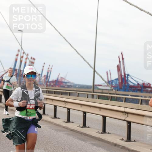 03.10.2025 - Köhlbrandbrückenlauf Lena Gebhardt http://msf.ph/oto/9204742 03.10.2025 15:58:19 Position 2 9685, 8124 meine-sportfotos.de