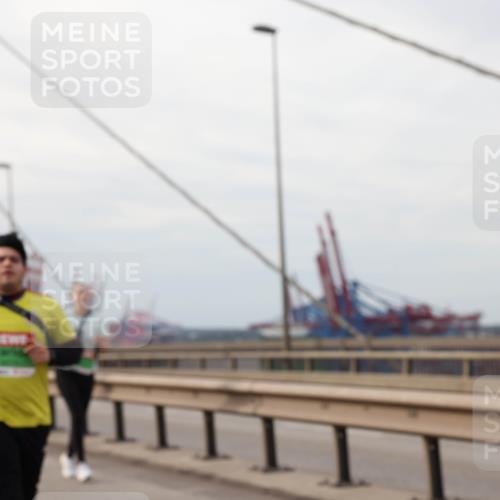 03.10.2025 - Köhlbrandbrückenlauf Lena Gebhardt http://msf.ph/oto/9204744 03.10.2025 15:58:19 Position 2  meine-sportfotos.de
