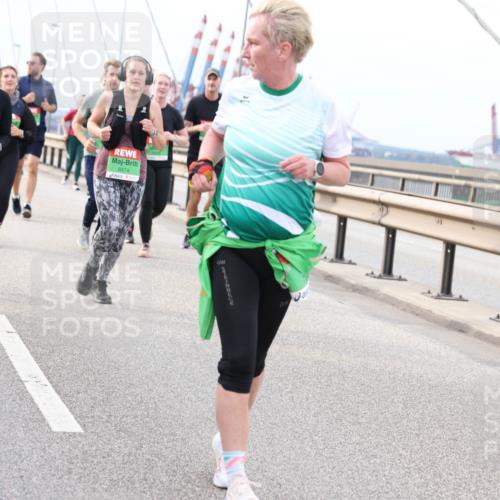 03.10.2025 - Köhlbrandbrückenlauf Lena Gebhardt http://msf.ph/oto/9204745 03.10.2025 15:58:20 Position 2 9716, 8474, 8025 meine-sportfotos.de