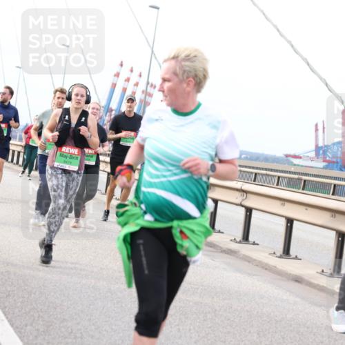 03.10.2025 - Köhlbrandbrückenlauf Lena Gebhardt http://msf.ph/oto/9204746 03.10.2025 15:58:20 Position 2 8631, 9716, 8474, 8025 meine-sportfotos.de