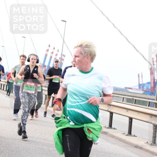 03.10.2025 - Köhlbrandbrückenlauf Lena Gebhardt http://msf.ph/oto/9204747 03.10.2025 15:58:21 Position 2 9716, 8474, 8025 meine-sportfotos.de