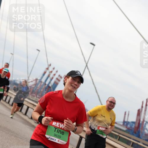 03.10.2025 - Köhlbrandbrückenlauf Lena Gebhardt http://msf.ph/oto/9204752 03.10.2025 15:58:25 Position 2 9639 meine-sportfotos.de