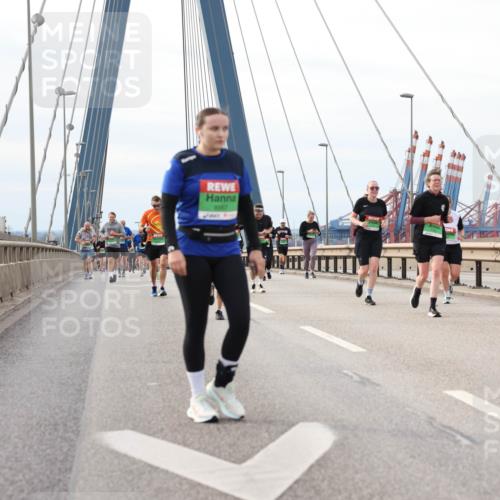 03.10.2025 - Köhlbrandbrückenlauf Lena Gebhardt http://msf.ph/oto/9204782 03.10.2025 15:58:37 Position 2  meine-sportfotos.de