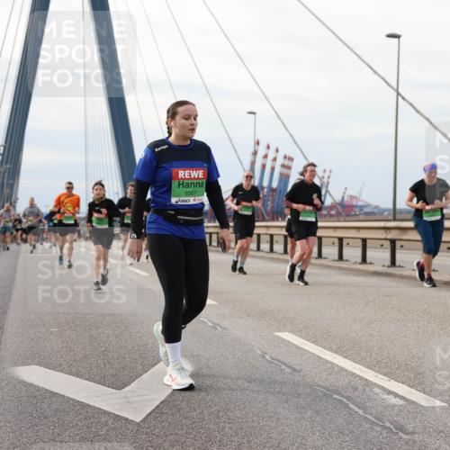 03.10.2025 - Köhlbrandbrückenlauf Lena Gebhardt http://msf.ph/oto/9204783 03.10.2025 15:58:38 Position 2 8567 meine-sportfotos.de