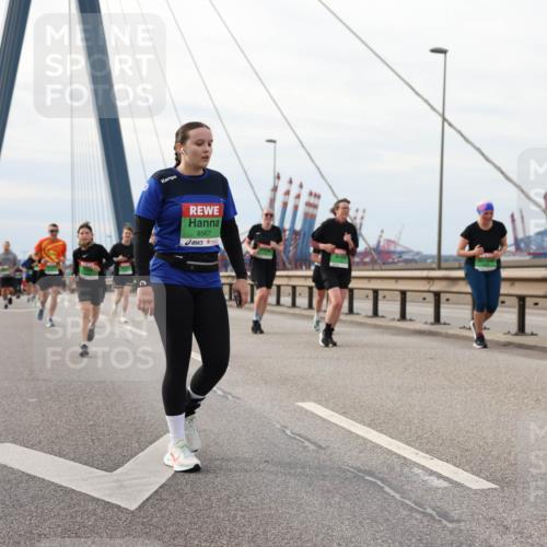 03.10.2025 - Köhlbrandbrückenlauf Lena Gebhardt http://msf.ph/oto/9204784 03.10.2025 15:58:38 Position 2 8567 meine-sportfotos.de