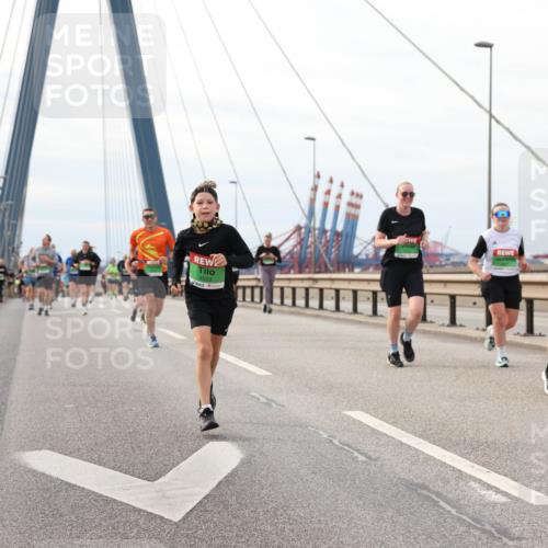 03.10.2025 - Köhlbrandbrückenlauf Lena Gebhardt http://msf.ph/oto/9204788 03.10.2025 15:58:40 Position 2 9553 meine-sportfotos.de