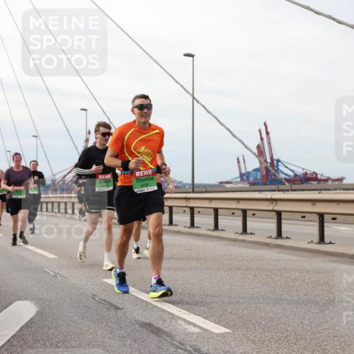 03.10.2025 - Köhlbrandbrückenlauf Lena Gebhardt http://msf.ph/oto/9204796 03.10.2025 15:58:43 Position 2 8438 meine-sportfotos.de