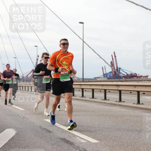 03.10.2025 - Köhlbrandbrückenlauf Lena Gebhardt http://msf.ph/oto/9204797 03.10.2025 15:58:43 Position 2 8438 meine-sportfotos.de