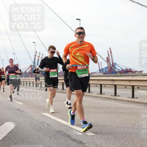 03.10.2025 - Köhlbrandbrückenlauf Lena Gebhardt http://msf.ph/oto/9204799 03.10.2025 15:58:44 Position 2 8438 meine-sportfotos.de
