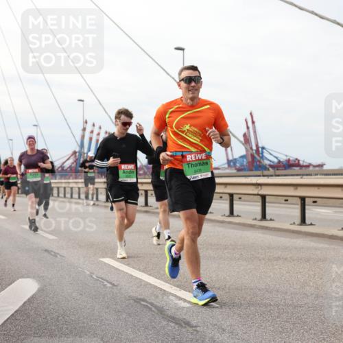 03.10.2025 - Köhlbrandbrückenlauf Lena Gebhardt http://msf.ph/oto/9204800 03.10.2025 15:58:44 Position 2 8438 meine-sportfotos.de