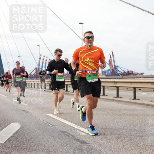 03.10.2025 - Köhlbrandbrückenlauf Lena Gebhardt http://msf.ph/oto/9204801 03.10.2025 15:58:44 Position 2 8438 meine-sportfotos.de
