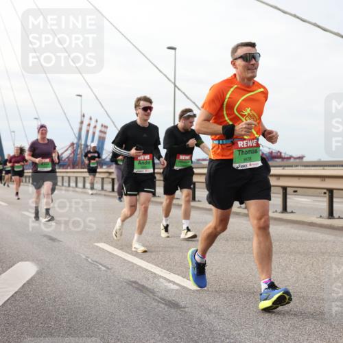 03.10.2025 - Köhlbrandbrückenlauf Lena Gebhardt http://msf.ph/oto/9204802 03.10.2025 15:58:44 Position 2 8438 meine-sportfotos.de