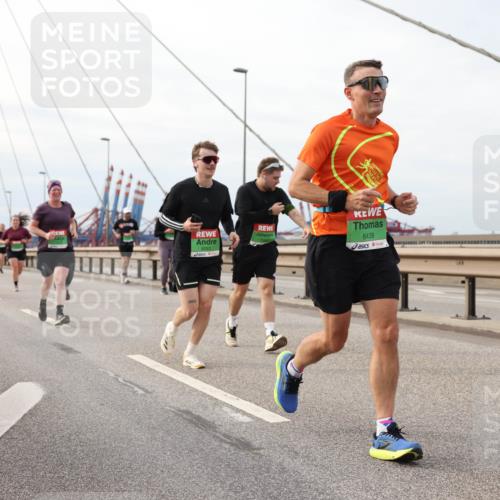 03.10.2025 - Köhlbrandbrückenlauf Lena Gebhardt http://msf.ph/oto/9204803 03.10.2025 15:58:44 Position 2 1998, 8438 meine-sportfotos.de