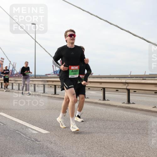 03.10.2025 - Köhlbrandbrückenlauf Lena Gebhardt http://msf.ph/oto/9204807 03.10.2025 15:58:45 Position 2 9283, 1998 meine-sportfotos.de