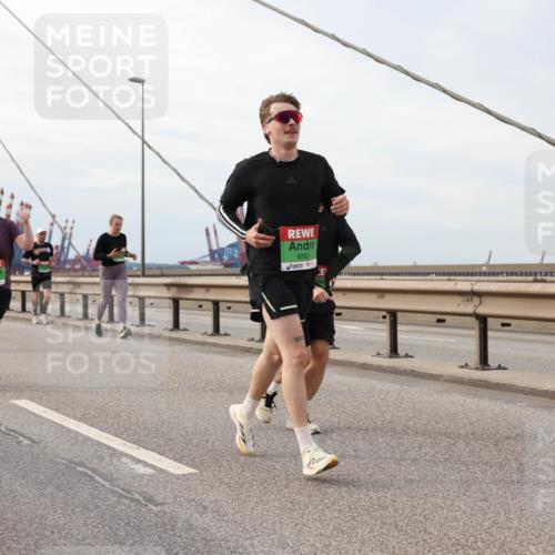 03.10.2025 - Köhlbrandbrückenlauf Lena Gebhardt http://msf.ph/oto/9204808 03.10.2025 15:58:45 Position 2 9283, 199 meine-sportfotos.de