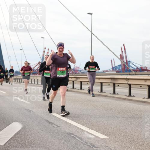 03.10.2025 - Köhlbrandbrückenlauf Lena Gebhardt http://msf.ph/oto/9204809 03.10.2025 15:58:46 Position 2 7723, 19 meine-sportfotos.de