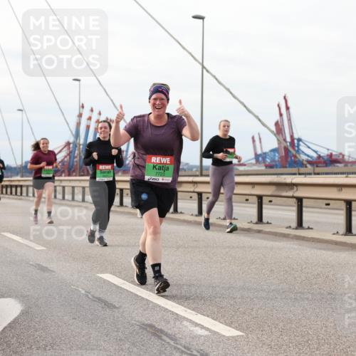 03.10.2025 - Köhlbrandbrückenlauf Lena Gebhardt http://msf.ph/oto/9204810 03.10.2025 15:58:46 Position 2 7723 meine-sportfotos.de