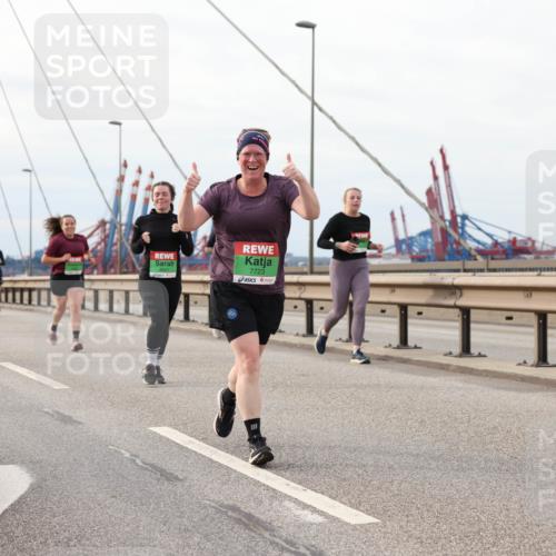 03.10.2025 - Köhlbrandbrückenlauf Lena Gebhardt http://msf.ph/oto/9204811 03.10.2025 15:58:46 Position 2 7723 meine-sportfotos.de