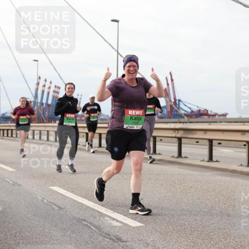 03.10.2025 - Köhlbrandbrückenlauf Lena Gebhardt http://msf.ph/oto/9204813 03.10.2025 15:58:46 Position 2 7723 meine-sportfotos.de