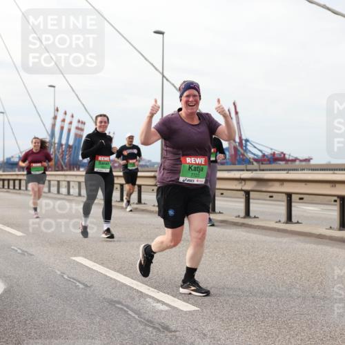 03.10.2025 - Köhlbrandbrückenlauf Lena Gebhardt http://msf.ph/oto/9204814 03.10.2025 15:58:46 Position 2 8821, 7723 meine-sportfotos.de