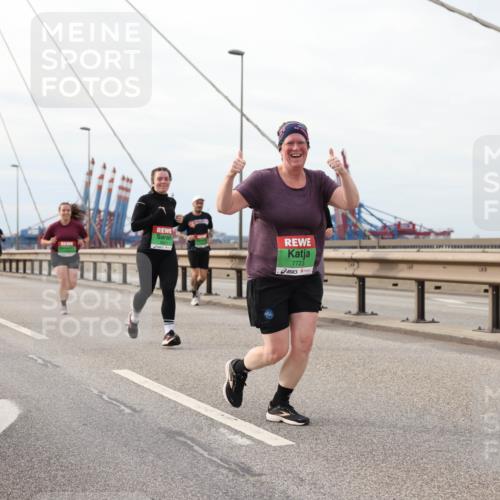 03.10.2025 - Köhlbrandbrückenlauf Lena Gebhardt http://msf.ph/oto/9204815 03.10.2025 15:58:46 Position 2 7723, 4 meine-sportfotos.de