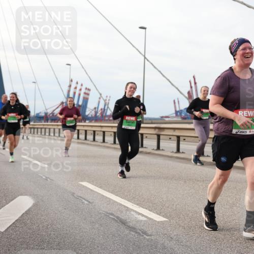 03.10.2025 - Köhlbrandbrückenlauf Lena Gebhardt http://msf.ph/oto/9204816 03.10.2025 15:58:47 Position 2  meine-sportfotos.de