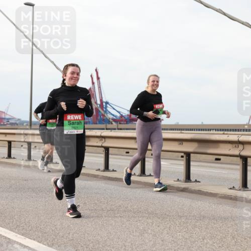 03.10.2025 - Köhlbrandbrückenlauf Lena Gebhardt http://msf.ph/oto/9204821 03.10.2025 15:58:48 Position 2 8821 meine-sportfotos.de