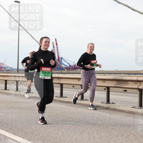 03.10.2025 - Köhlbrandbrückenlauf Lena Gebhardt http://msf.ph/oto/9204822 03.10.2025 15:58:48 Position 2 8821 meine-sportfotos.de