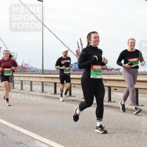 03.10.2025 - Köhlbrandbrückenlauf Lena Gebhardt http://msf.ph/oto/9204823 03.10.2025 15:58:48 Position 2 8821 meine-sportfotos.de