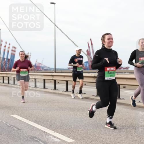03.10.2025 - Köhlbrandbrückenlauf Lena Gebhardt http://msf.ph/oto/9204824 03.10.2025 15:58:48 Position 2 7741, 8821 meine-sportfotos.de