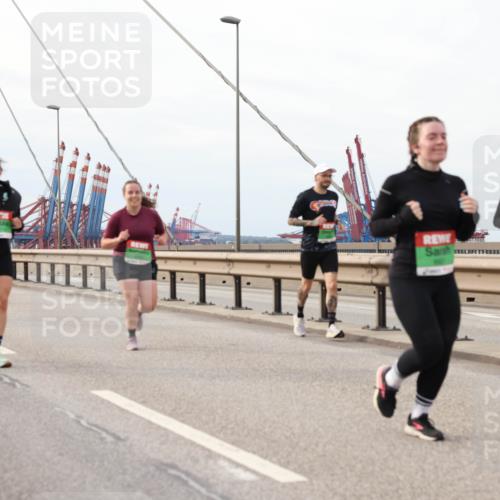 03.10.2025 - Köhlbrandbrückenlauf Lena Gebhardt http://msf.ph/oto/9204825 03.10.2025 15:58:48 Position 2  meine-sportfotos.de