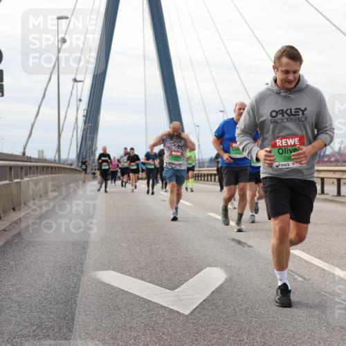 03.10.2025 - Köhlbrandbrückenlauf Lena Gebhardt http://msf.ph/oto/9204836 03.10.2025 15:58:50 Position 2 790, 7741 meine-sportfotos.de