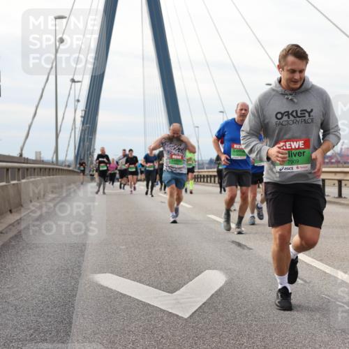 03.10.2025 - Köhlbrandbrückenlauf Lena Gebhardt http://msf.ph/oto/9204837 03.10.2025 15:58:50 Position 2 7909, 7741 meine-sportfotos.de