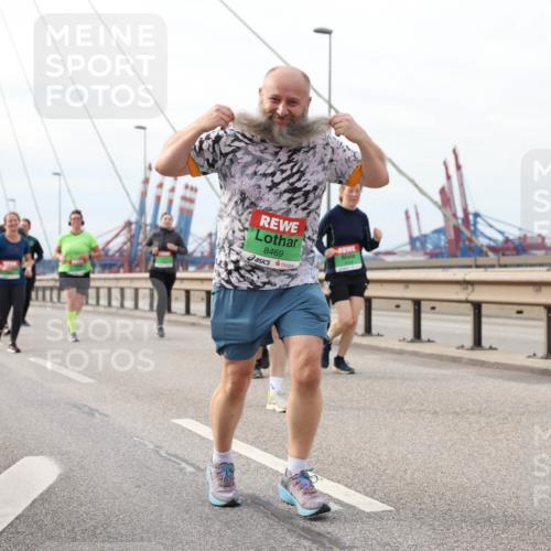 03.10.2025 - Köhlbrandbrückenlauf Lena Gebhardt http://msf.ph/oto/9204853 03.10.2025 15:58:53 Position 2 8469 meine-sportfotos.de