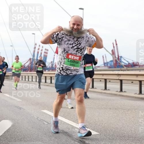 03.10.2025 - Köhlbrandbrückenlauf Lena Gebhardt http://msf.ph/oto/9204854 03.10.2025 15:58:53 Position 2 8469 meine-sportfotos.de