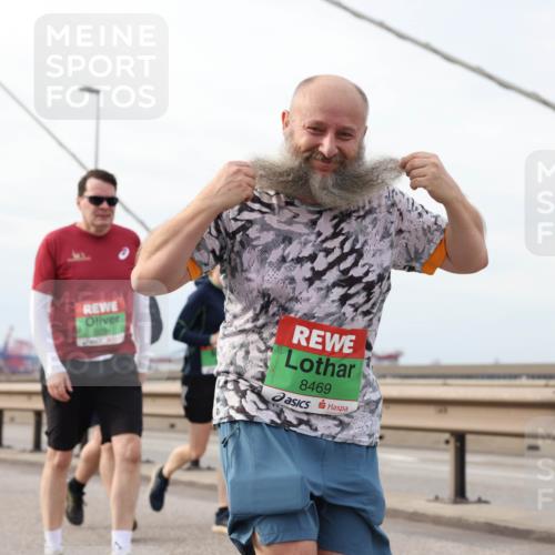 03.10.2025 - Köhlbrandbrückenlauf Lena Gebhardt http://msf.ph/oto/9204858 03.10.2025 15:58:54 Position 2 8469 meine-sportfotos.de