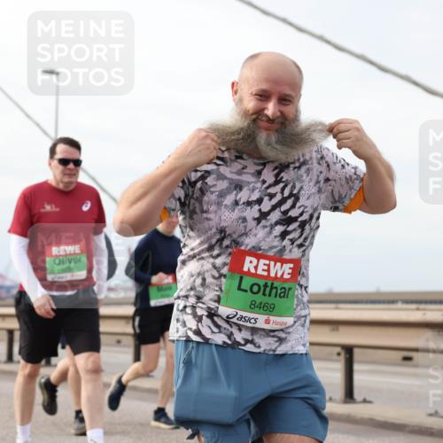 03.10.2025 - Köhlbrandbrückenlauf Lena Gebhardt http://msf.ph/oto/9204859 03.10.2025 15:58:54 Position 2 8469 meine-sportfotos.de