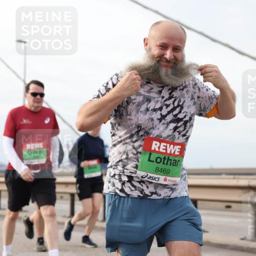 03.10.2025 - Köhlbrandbrückenlauf Lena Gebhardt http://msf.ph/oto/9204860 03.10.2025 15:58:54 Position 2 8469 meine-sportfotos.de