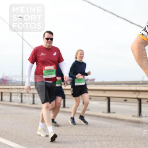 03.10.2025 - Köhlbrandbrückenlauf Lena Gebhardt http://msf.ph/oto/9204861 03.10.2025 15:58:54 Position 2  meine-sportfotos.de