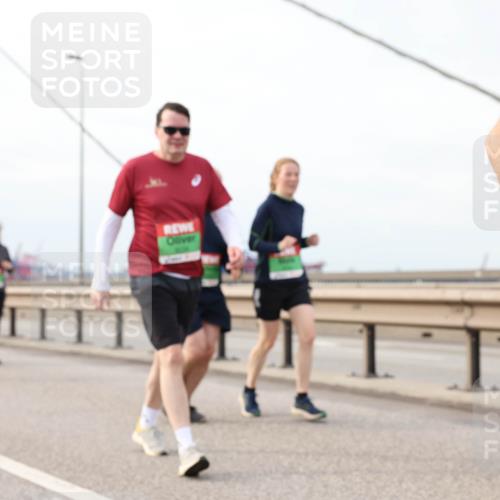 03.10.2025 - Köhlbrandbrückenlauf Lena Gebhardt http://msf.ph/oto/9204862 03.10.2025 15:58:55 Position 2  meine-sportfotos.de