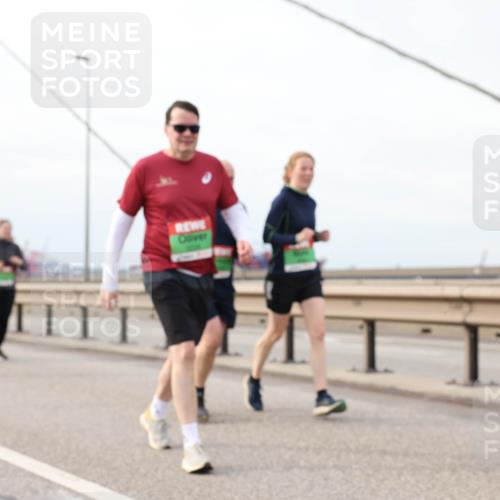 03.10.2025 - Köhlbrandbrückenlauf Lena Gebhardt http://msf.ph/oto/9204863 03.10.2025 15:58:55 Position 2  meine-sportfotos.de