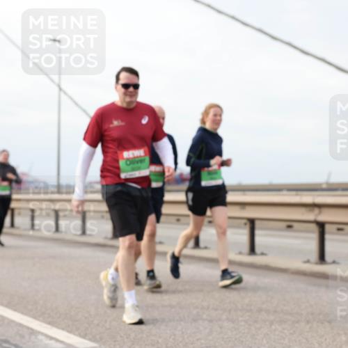 03.10.2025 - Köhlbrandbrückenlauf Lena Gebhardt http://msf.ph/oto/9204864 03.10.2025 15:58:55 Position 2  meine-sportfotos.de