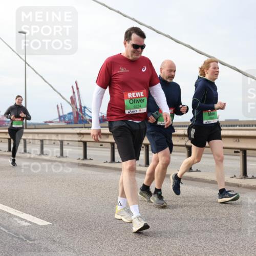 03.10.2025 - Köhlbrandbrückenlauf Lena Gebhardt http://msf.ph/oto/9204868 03.10.2025 15:58:55 Position 2 9234, 8534 meine-sportfotos.de